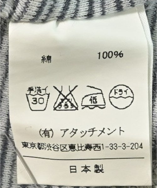 ATTACHMENT เสื้อยืด/เสื้อท็อปส์