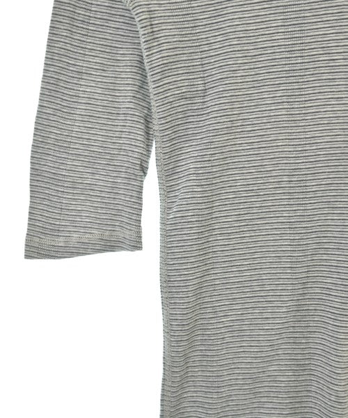 ATTACHMENT เสื้อยืด/เสื้อท็อปส์