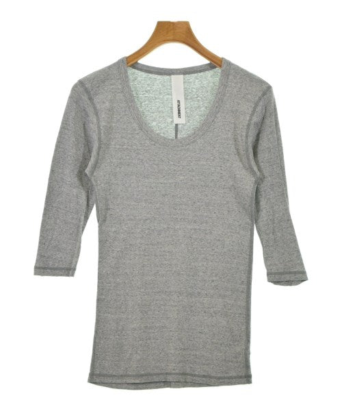 ATTACHMENT เสื้อยืด/เสื้อท็อปส์