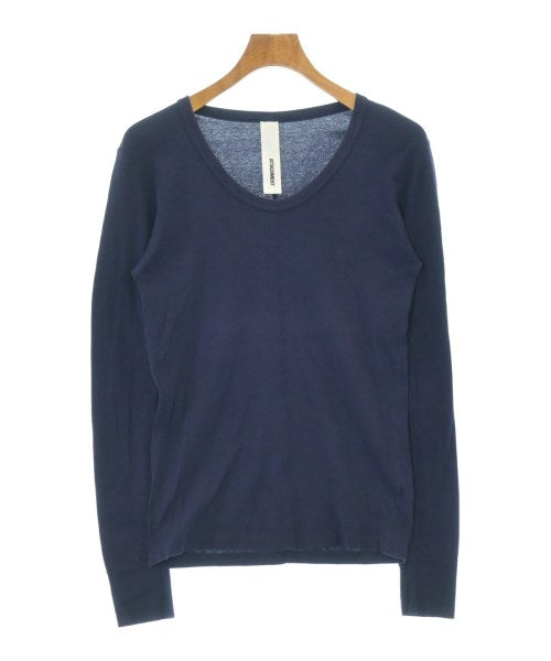 ATTACHMENT เสื้อยืด/เสื้อท็อปส์