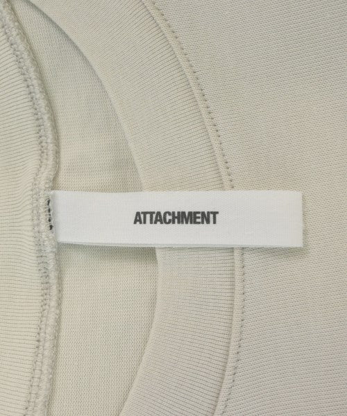 ATTACHMENT เสื้อยืด/เสื้อท็อปส์