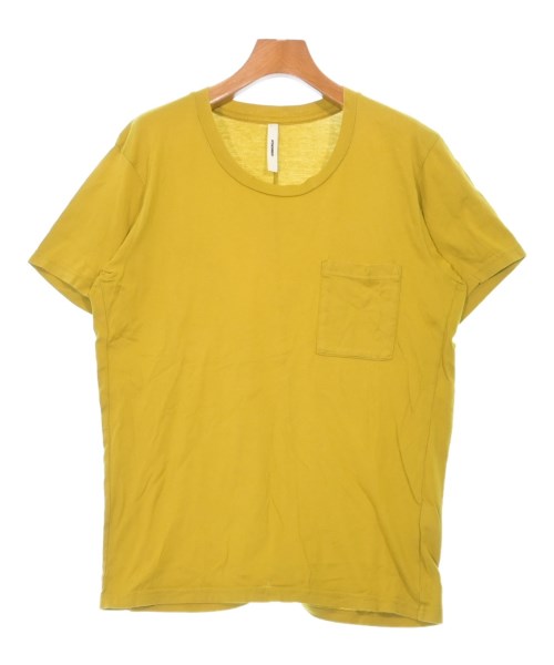 ATTACHMENT เสื้อยืด/เสื้อท็อปส์