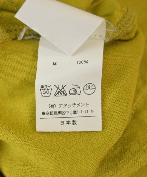 ATTACHMENT เสื้อยืด/เสื้อท็อปส์