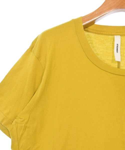 ATTACHMENT เสื้อยืด/เสื้อท็อปส์