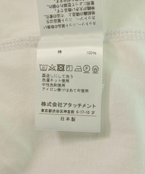 ATTACHMENT เสื้อยืด/เสื้อท็อปส์