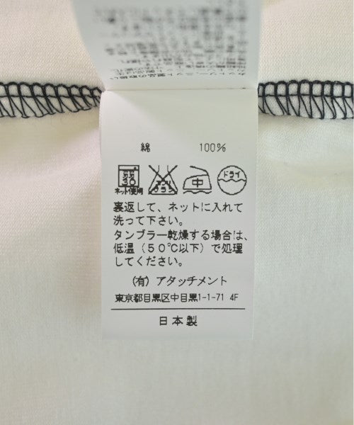 ATTACHMENT เสื้อยืด/เสื้อท็อปส์