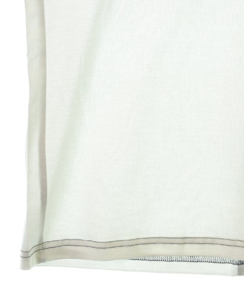 ATTACHMENT เสื้อยืด/เสื้อท็อปส์