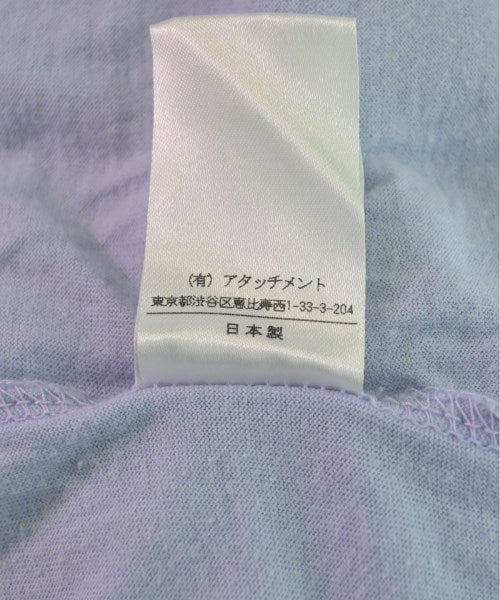 ATTACHMENT เสื้อยืด/เสื้อท็อปส์