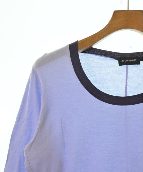 ATTACHMENT เสื้อยืด/เสื้อท็อปส์