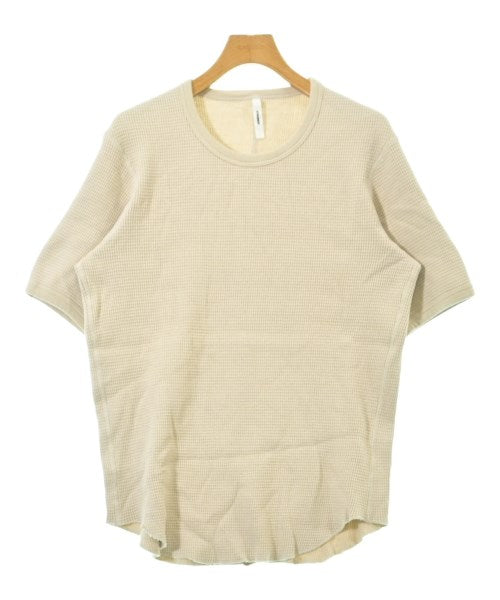 ATTACHMENT เสื้อยืด/เสื้อท็อปส์