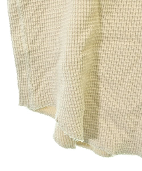 ATTACHMENT เสื้อยืด/เสื้อท็อปส์