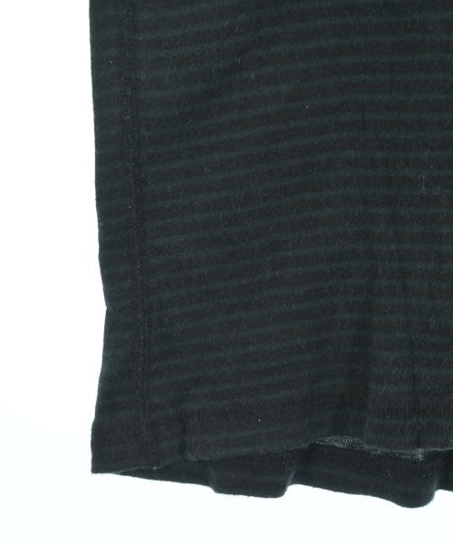 ATTACHMENT เสื้อยืด/เสื้อท็อปส์