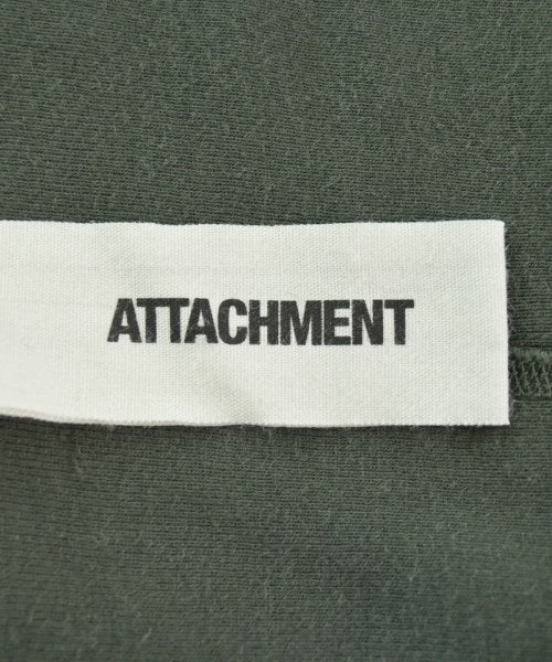 ATTACHMENT เสื้อยืด/เสื้อท็อปส์