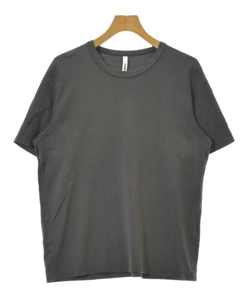 ATTACHMENT เสื้อยืด/เสื้อท็อปส์