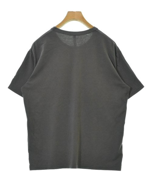 ATTACHMENT เสื้อยืด/เสื้อท็อปส์