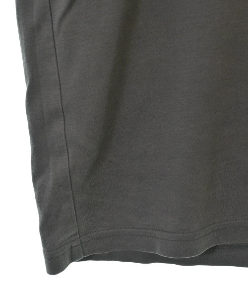 ATTACHMENT เสื้อยืด/เสื้อท็อปส์