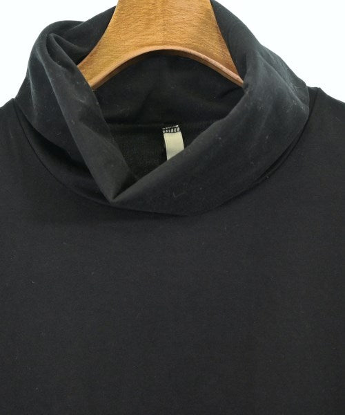 ATTACHMENT เสื้อยืด/เสื้อท็อปส์