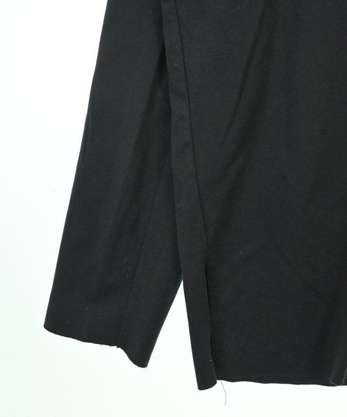 ATTACHMENT เสื้อยืด/เสื้อท็อปส์