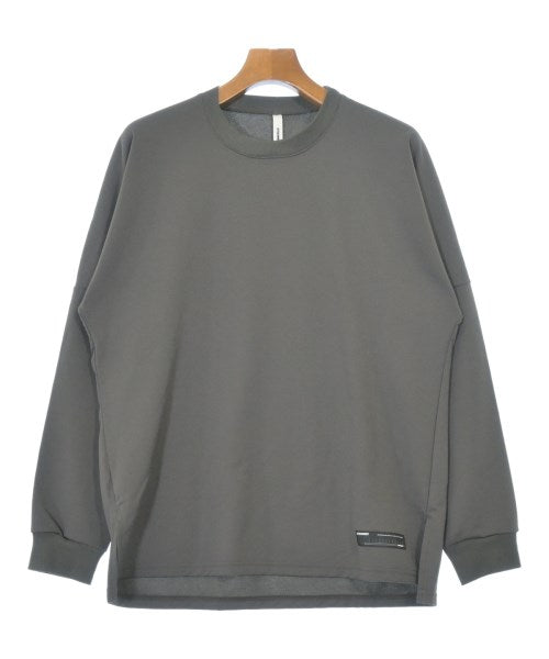 ATTACHMENT เสื้อยืด/เสื้อท็อปส์