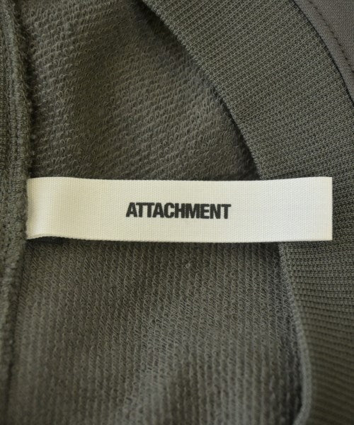 ATTACHMENT เสื้อยืด/เสื้อท็อปส์