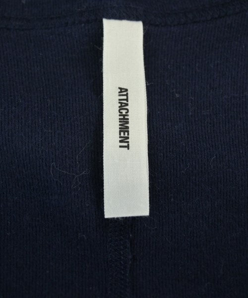 ATTACHMENT เสื้อยืด/เสื้อท็อปส์