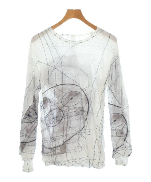 ATTACHMENT เสื้อยืด/เสื้อท็อปส์