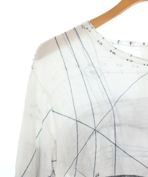 ATTACHMENT เสื้อยืด/เสื้อท็อปส์