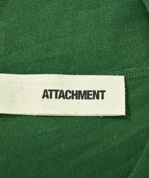 ATTACHMENT เสื้อยืด/เสื้อท็อปส์