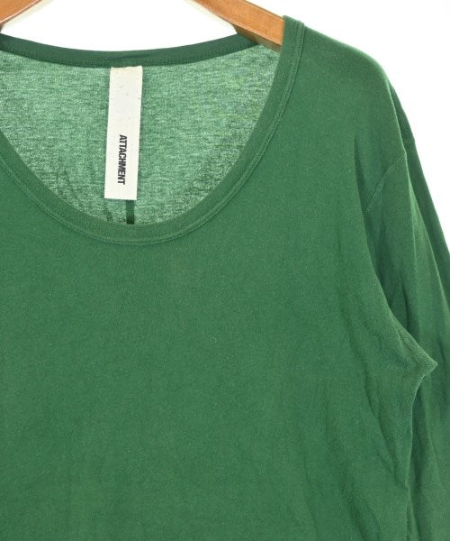 ATTACHMENT เสื้อยืด/เสื้อท็อปส์