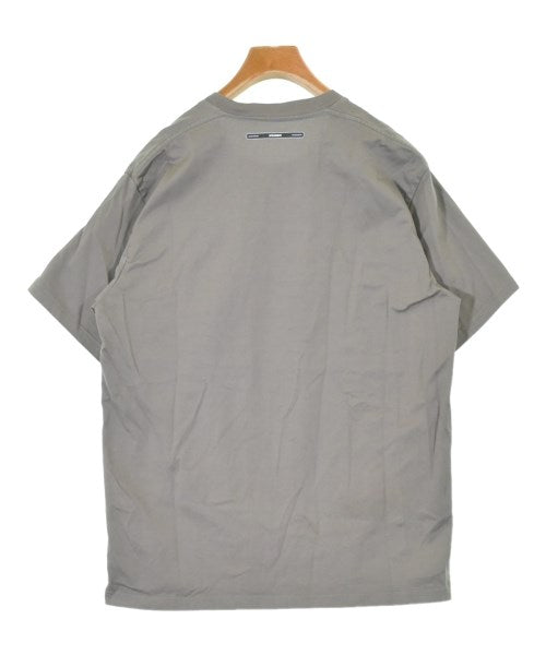 ATTACHMENT เสื้อยืด/เสื้อท็อปส์