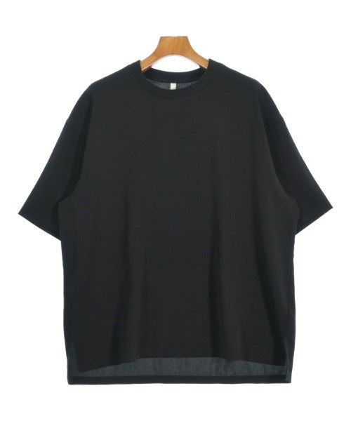 ATTACHMENT เสื้อยืด/เสื้อท็อปส์