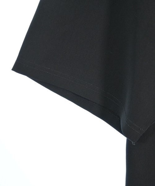 ATTACHMENT เสื้อยืด/เสื้อท็อปส์