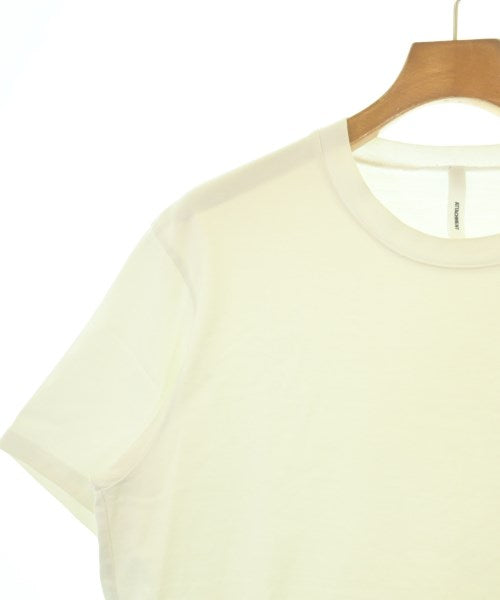 ATTACHMENT เสื้อยืด/เสื้อท็อปส์