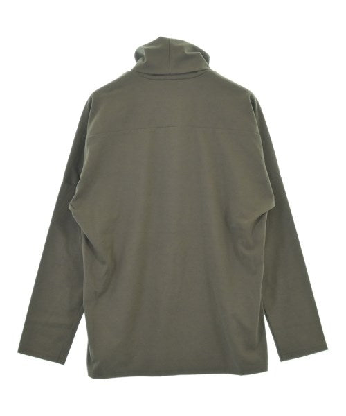 ATTACHMENT เสื้อยืด/เสื้อท็อปส์