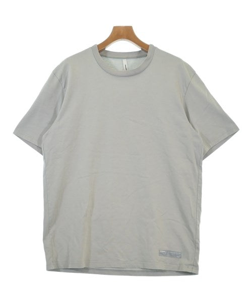ATTACHMENT เสื้อยืด/เสื้อท็อปส์