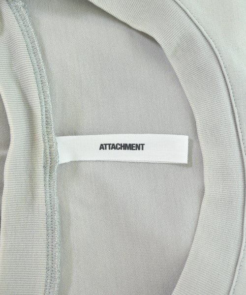 ATTACHMENT เสื้อยืด/เสื้อท็อปส์