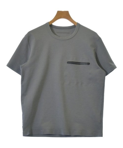 ATTACHMENT เสื้อยืด/เสื้อท็อปส์