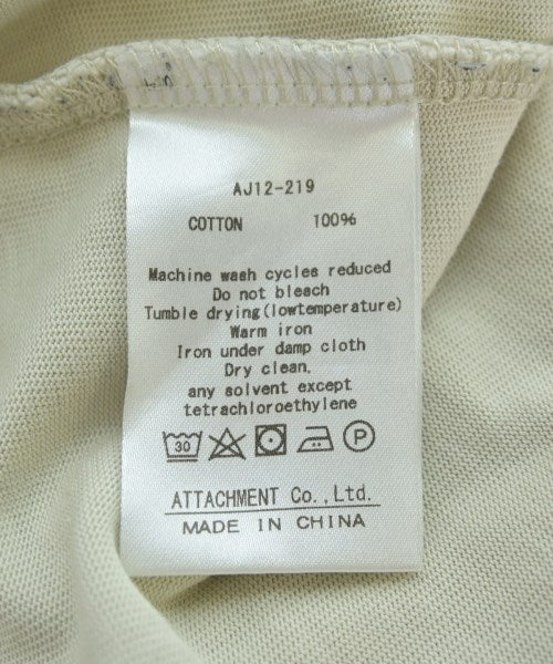 ATTACHMENT เสื้อยืด/เสื้อท็อปส์