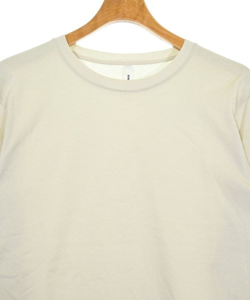 ATTACHMENT เสื้อยืด/เสื้อท็อปส์