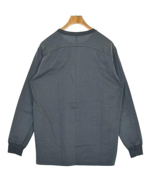 ATTACHMENT เสื้อยืด/เสื้อท็อปส์