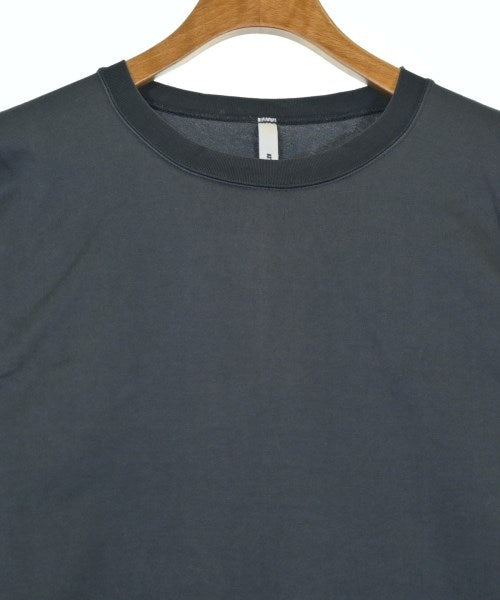 ATTACHMENT เสื้อยืด/เสื้อท็อปส์