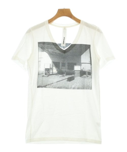 ATTACHMENT เสื้อยืด/เสื้อท็อปส์