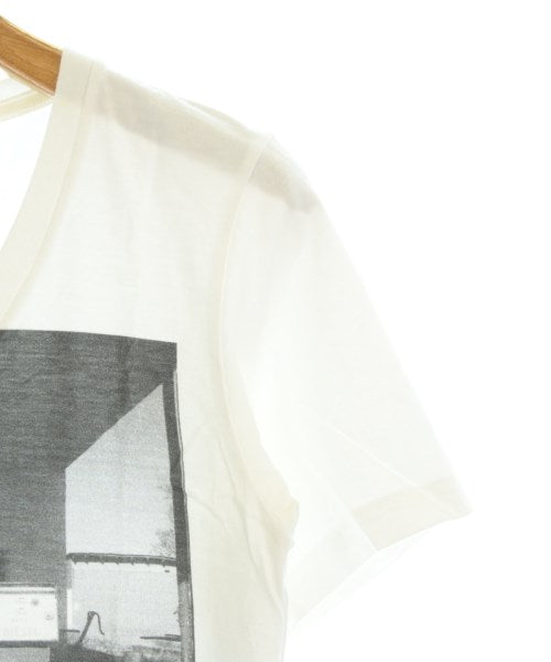 ATTACHMENT เสื้อยืด/เสื้อท็อปส์
