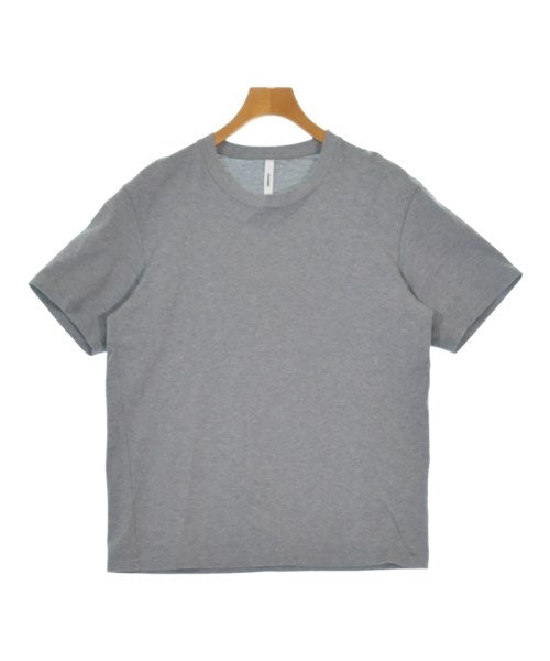 ATTACHMENT เสื้อยืด/เสื้อท็อปส์