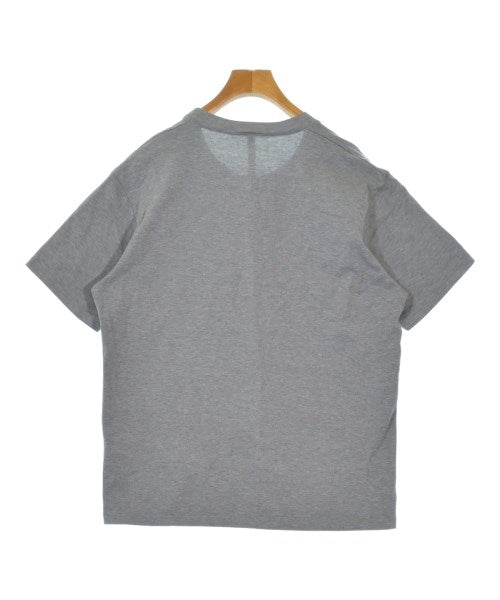 ATTACHMENT เสื้อยืด/เสื้อท็อปส์