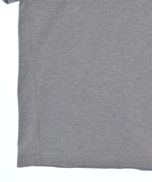 ATTACHMENT เสื้อยืด/เสื้อท็อปส์