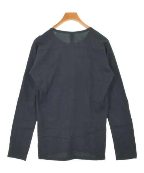 ATTACHMENT เสื้อยืด/เสื้อท็อปส์