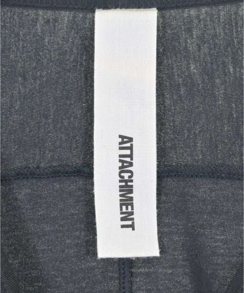 ATTACHMENT เสื้อยืด/เสื้อท็อปส์
