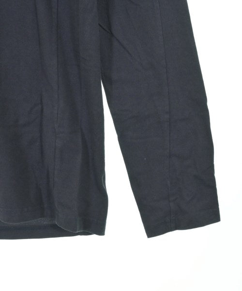 ATTACHMENT เสื้อยืด/เสื้อท็อปส์