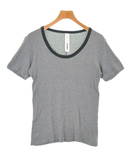 ATTACHMENT เสื้อยืด/เสื้อท็อปส์